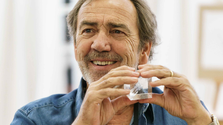 THE MAIL ON SUNDAY INTERVIEWS PRISM'S ROBERT LINDSAY