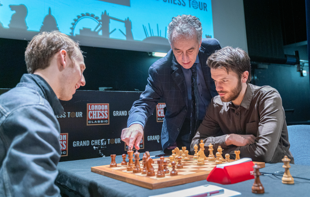 RAVENS: SPASSKY VS. FISCHER ACTORS MAKE THE CEREMONIAL FIRST MOVES AT THE  LONDON CHESS CLASSIC - Hampstead Theatre