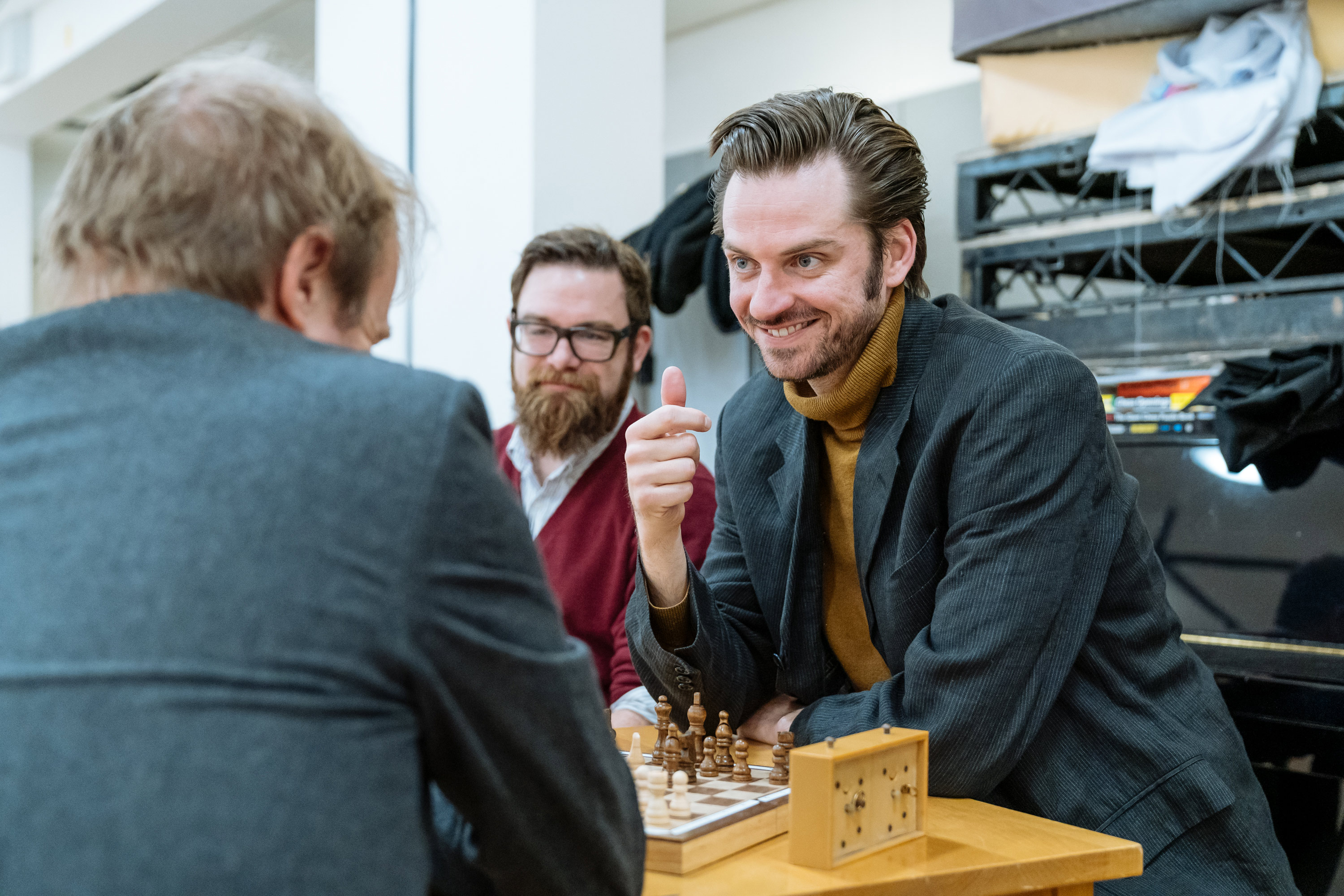 RAVENS: SPASSKY VS. FISCHER ACTORS MAKE THE CEREMONIAL FIRST MOVES AT THE  LONDON CHESS CLASSIC - Hampstead Theatre