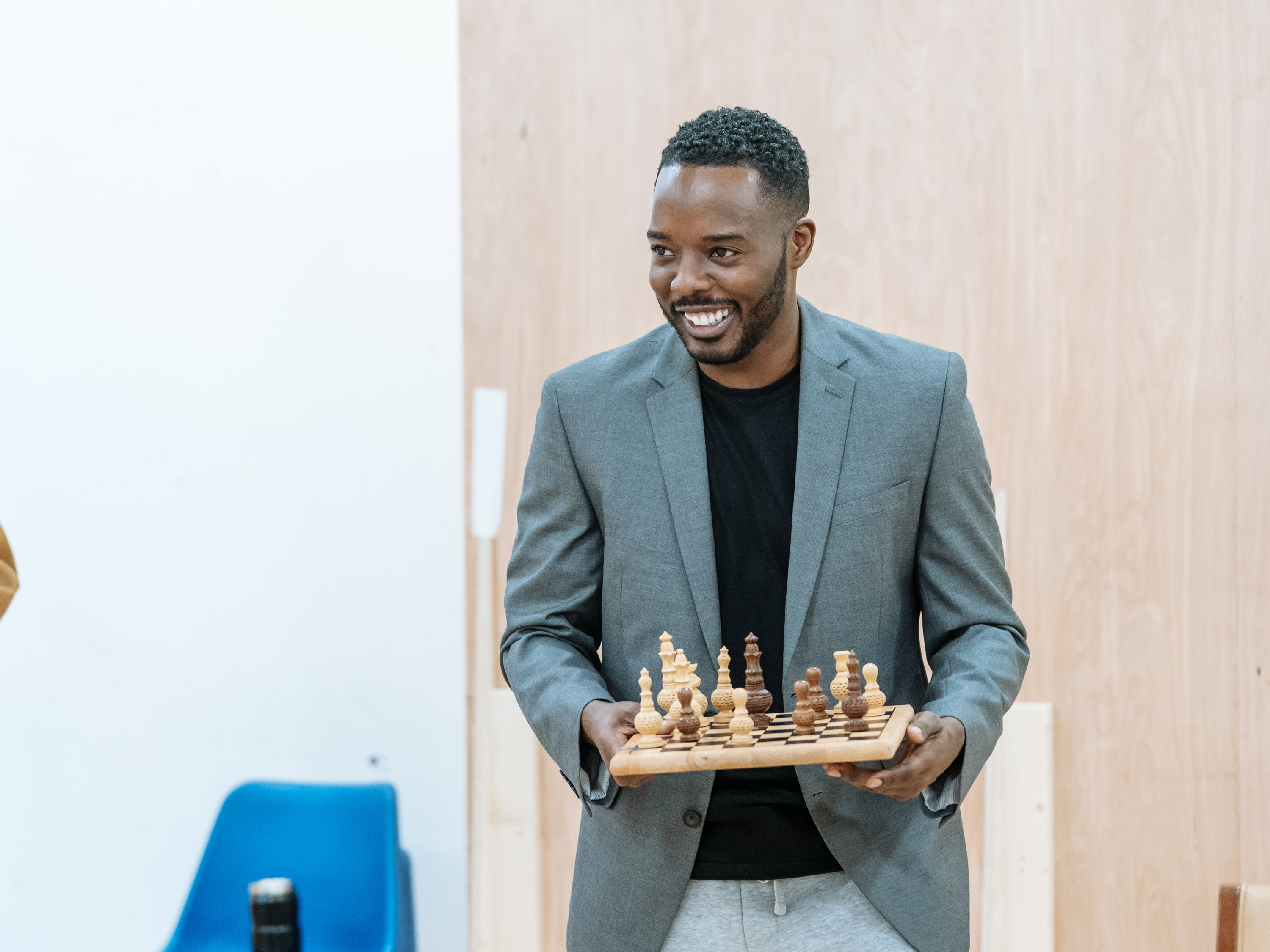 RAVENS: SPASSKY VS. FISCHER ACTORS MAKE THE CEREMONIAL FIRST MOVES AT THE  LONDON CHESS CLASSIC - Hampstead Theatre