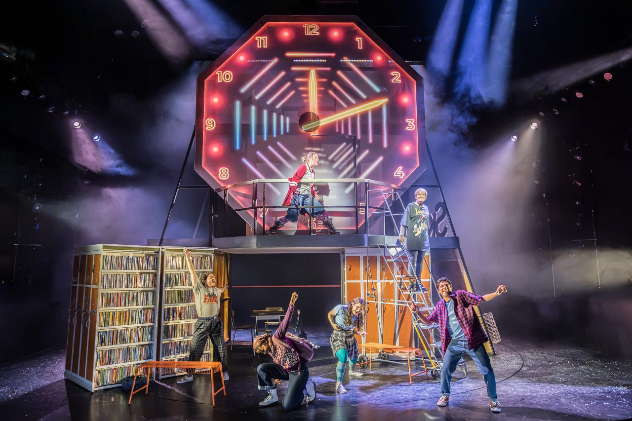 ROBIN SIMÕES DA SILVA (MARTIN DOATY), AVIVA TULLEY (DELIA MCDANIELS), ALICE FEARN (DEBRA), SARA HAJIZADEH (TERESA BENTON), MARIA FRIEDMAN (KIMBERLY LEVACO) &amp; RONAV JAIN (AARON PUCKETT)
Photography by Marc Brenner
