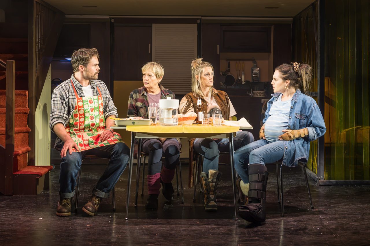 PETER HANNAH (BUDDY LEVACO), MARIA FRIEDMAN (KIMBERLY LEVACO), ALICE FEARN (DEBRA) &amp; NIAMH PERRY (PATTIE LEVACO)
Photography by Marc Brenner
